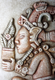 lateinamerikanische Steinfigur mit Maispflanze