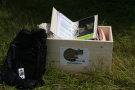 Kiste und Rucksack mit Unterrichtsmaterialien zur Wildkatze.