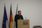 Helmut Brunner spricht am Rednerpult. (Foto: StMELF)