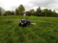 tragbarer Wildretter auf an einem Quad montiert auf Wiese